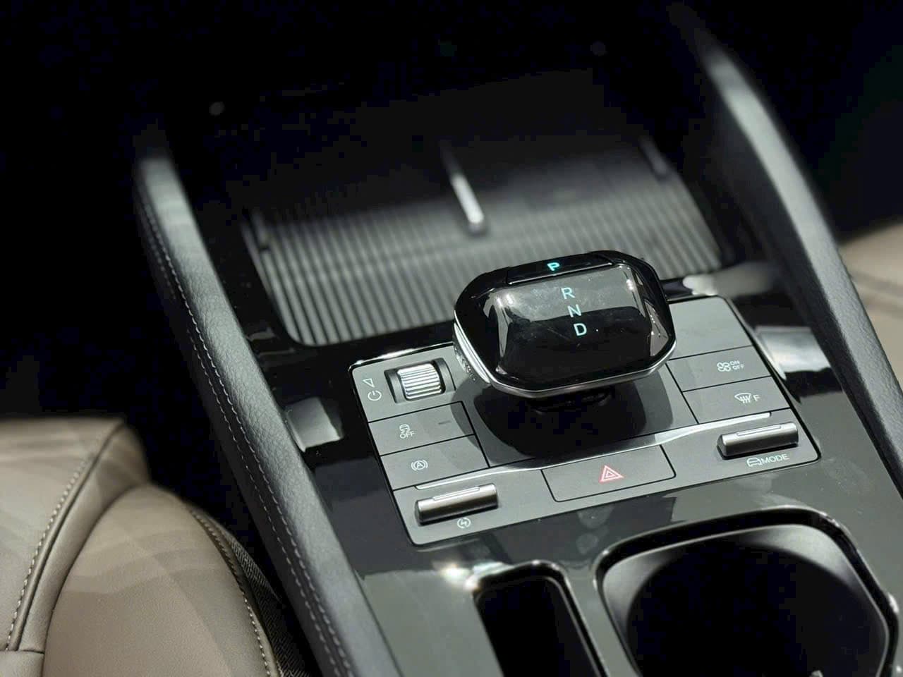 MÀN HÌNH XOAY 90 độ, CAMERA 360 độ soi gầm , tích hợp Apple carlay và android auto 