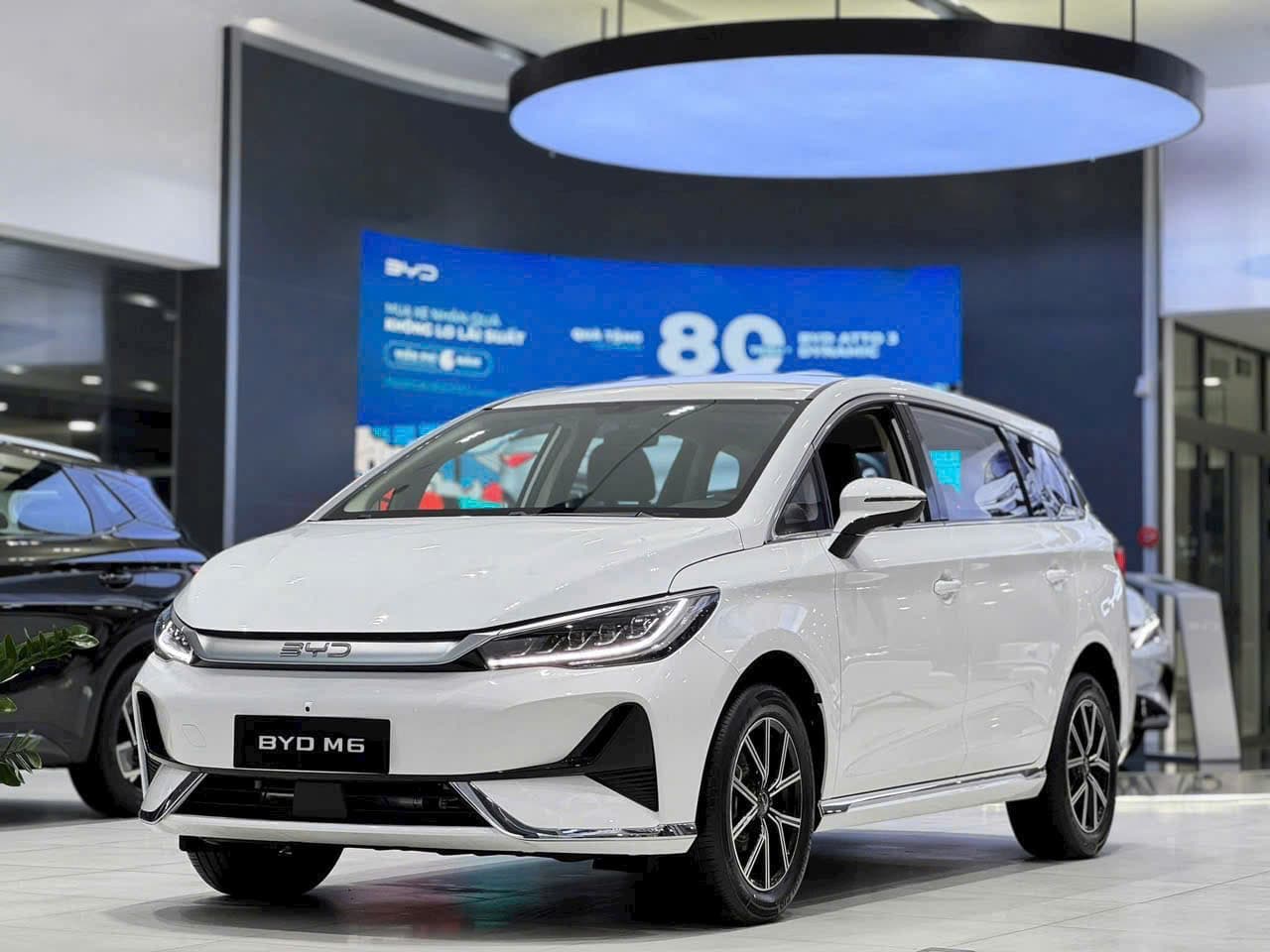 BYD M6  HIỆN CÓ 4 MÀU: TRẮNG- ĐEN- XANH- XÁM
